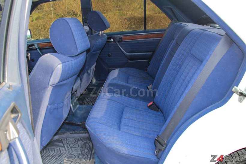 فضای ردیف عقب بنز W124