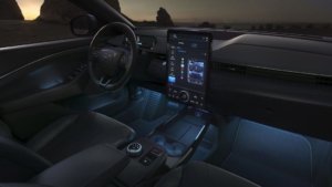 آموزش مکانیک‌های فورد با تکنولوژی VR بوش