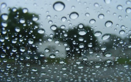 اسپری آبگریز خودرو برای روزهای بارانی