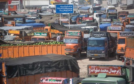 قرنطینه رانندگان ایرانی در ترکیه و توقف ۱۵۰۰ کامیون در سومار
