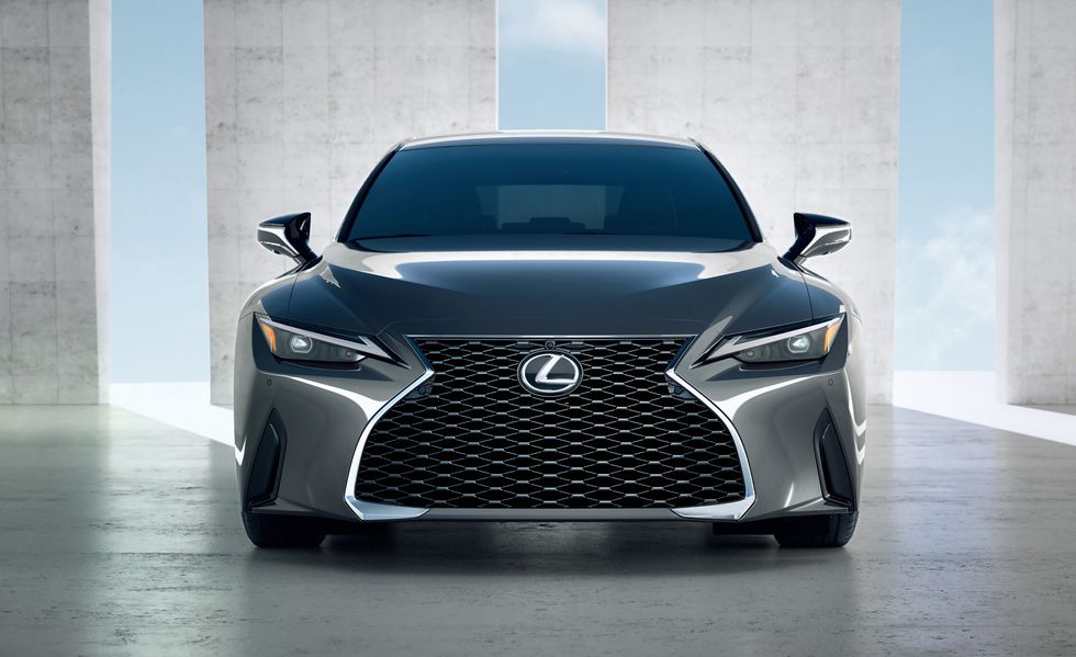 لکسوس IS 2021