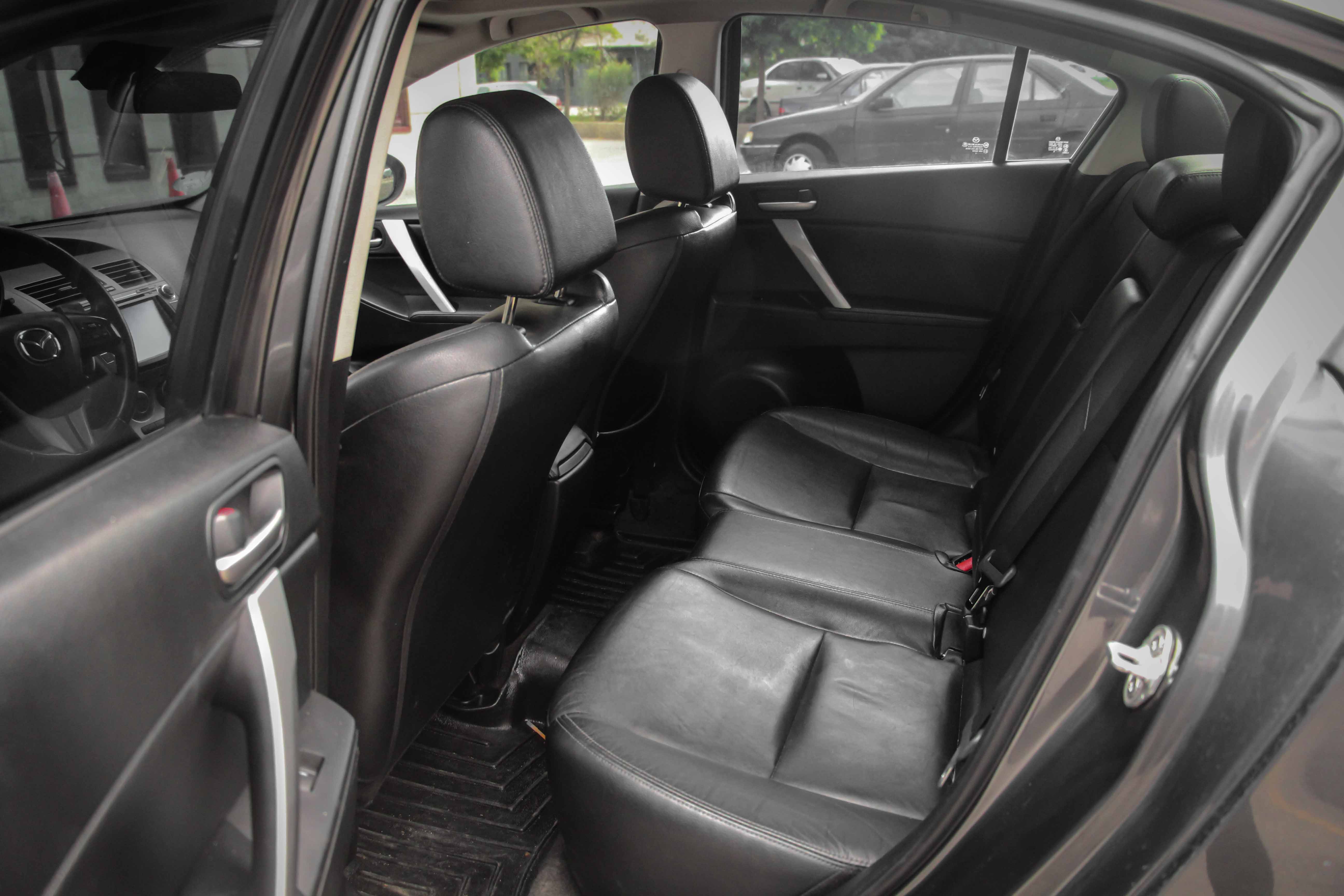 فضای ردیف عقب مزدا 3 نیو