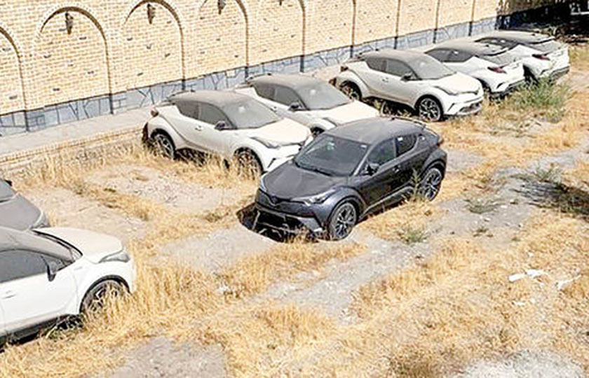 خودروهای احتکار شده صفر خارجی از پارکینگها به نمایشگاهها منتقل شدند!