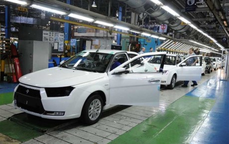 تولید ۵۳ درصد خودروهای سواری کشور در ایران خودرو
