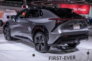 تویوتا bZ4X 2023