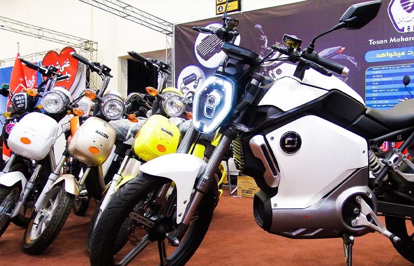 پلاک‌گذاری بیش از ۶۰ موتورسیکلت برقی در کیش