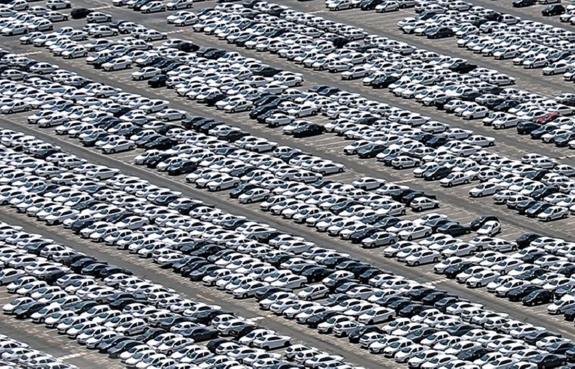 ۱۷۸ هزار خودرو در پارکینگ معطل یک قطعه