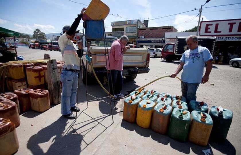 کسادی بازار بنزین قاچاق در ونزوئلا