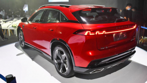 معرفی کراس اوور چینی بستیون B70S