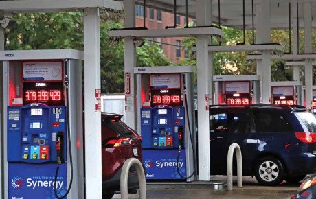 محدودتر شدن عرضه بنزین در آمریکا