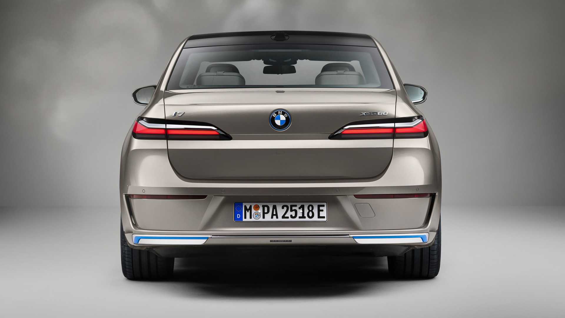 بی ام و 2023 i7