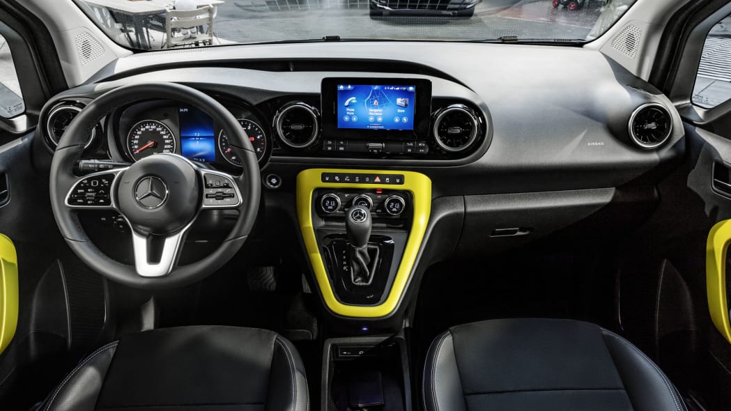 نمای داخلی بنز T کلاس