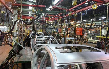کاهش تولید خودروسازان در فروردین ۱۴۰۱