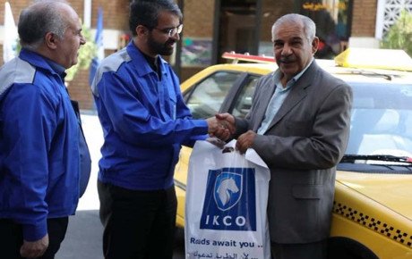 هدیه قدردانی ایران‌ خودرو برای راننده تاکسی امانت‌ دار