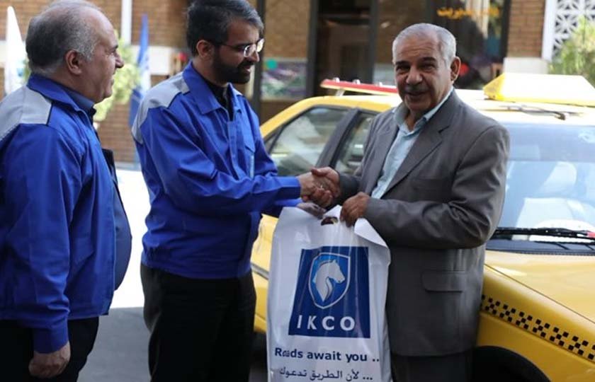 هدیه قدردانی ایران‌ خودرو برای راننده تاکسی امانت‌ دار