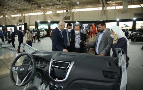 بازدید سفیر کره جنوبی از غرفه کرمان موتور