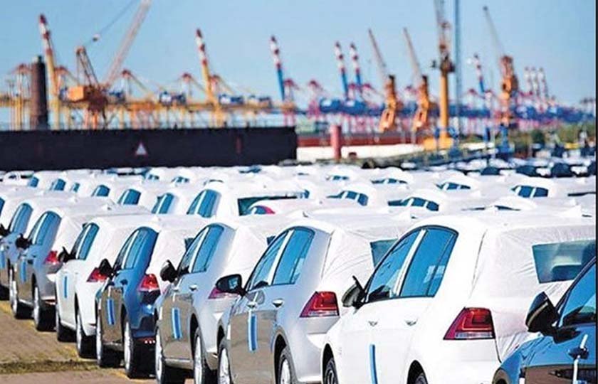 دولت باید واردات خودرو را آزاد کند