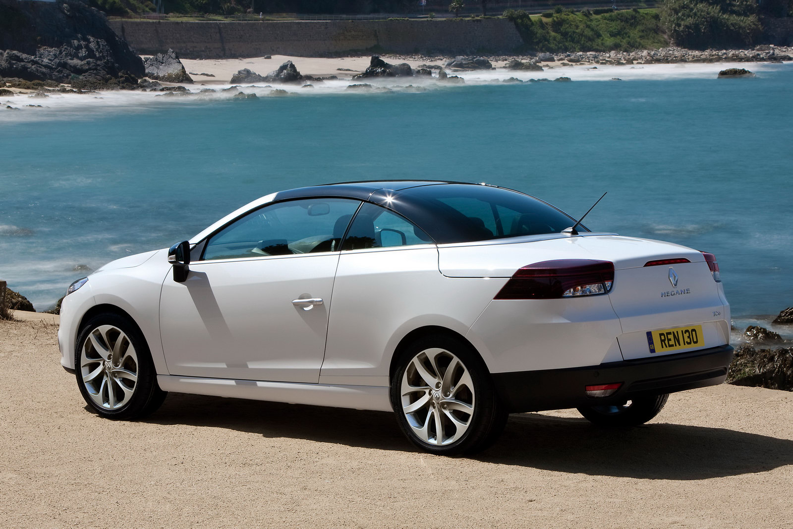 نمای عقب رنو اسکالا کروک