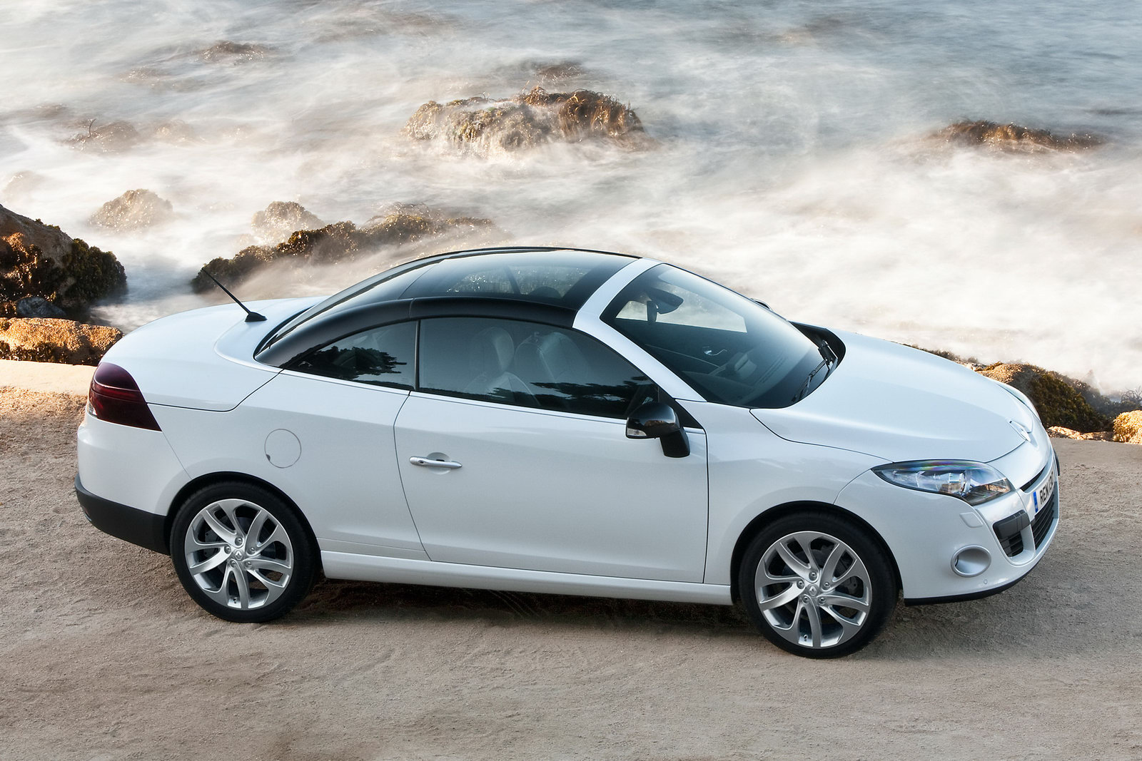 نمای جانبی رنو اسکالا کروک