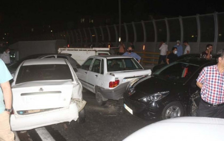 تصادف زنجیره‌ای ۸ خودرو در بزرگراه امام علی تهران