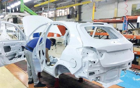 تنها راه نجات صنعت خودرو، اصلاح قیمت‌ ها است