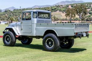 معرفی تویوتا لندکروزر FJ45 با موتور V8