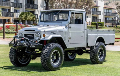 معرفی تویوتا لندکروزر FJ45 با موتور V8