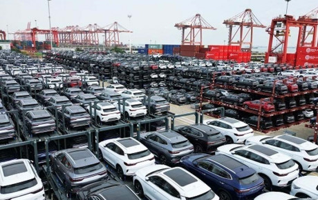 خودروهای وارداتی در انتظار قیمت