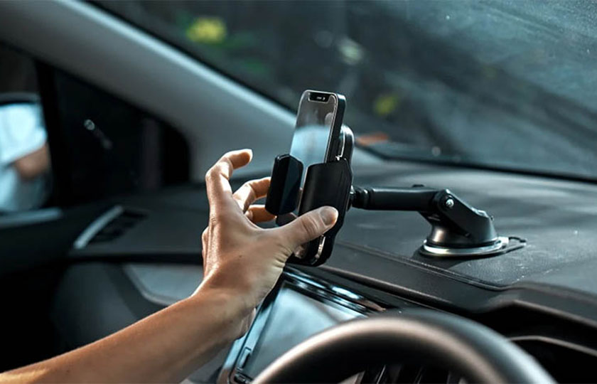 افزایش ایمنی و کیفیت رانندگی با بهترین هولدر موبایل برای ماشین