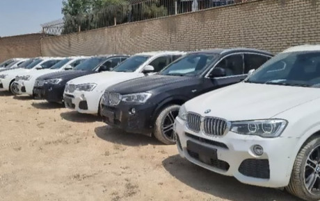 کشف ۱۴ بی ام‌ و قاچاق از پارکینگ یک منزل