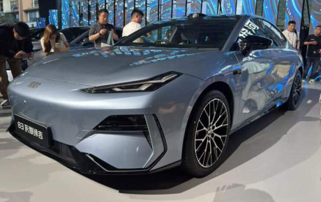 معرفی جیلی گلکسی E8 2025