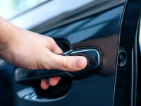 دلایل صدای درب خودرو