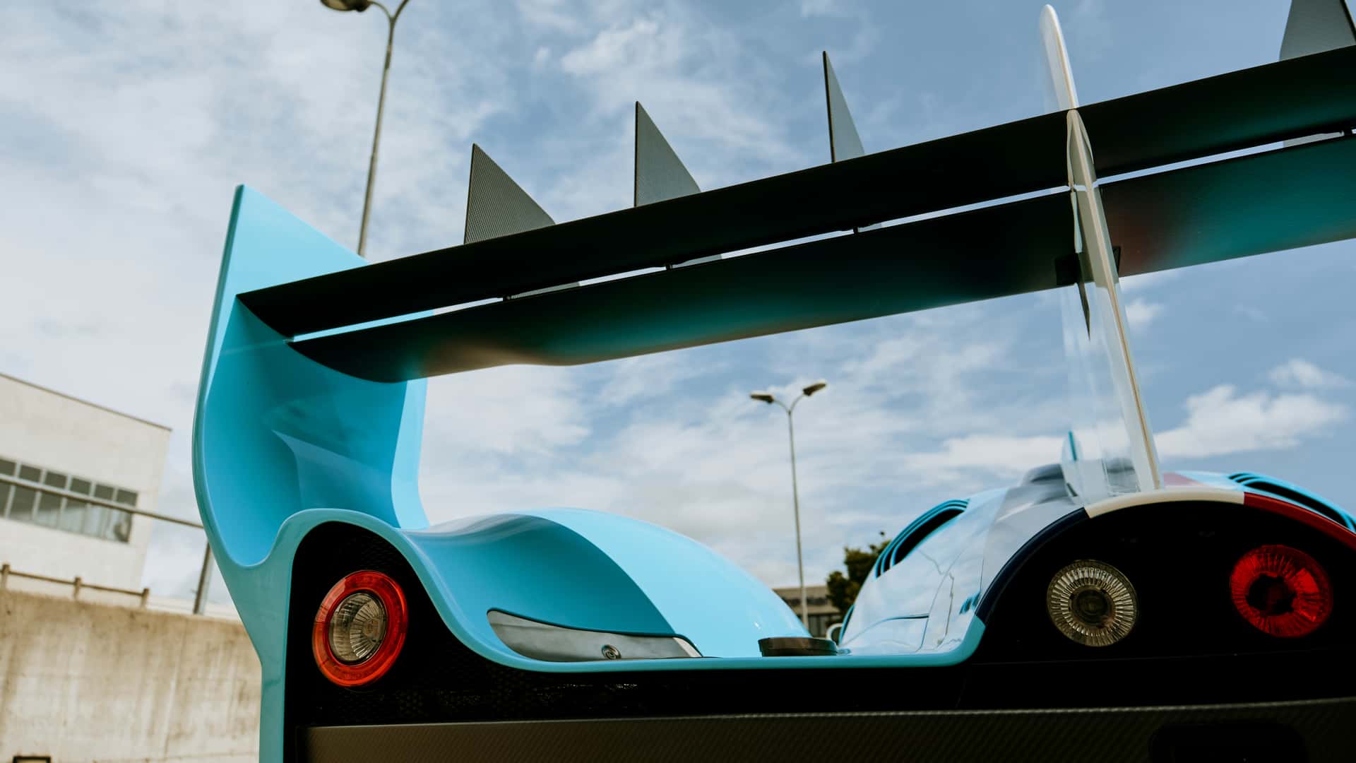 معرفی SCG 007s