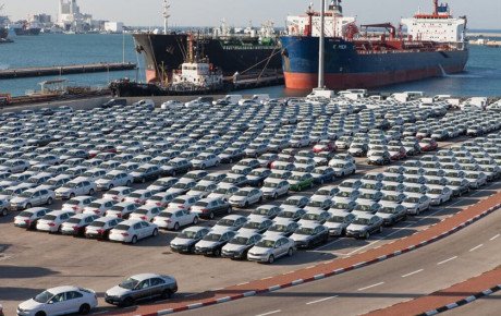بلاتکلیفی تعرفه واردات خودرو در سال ۱۴۰۴