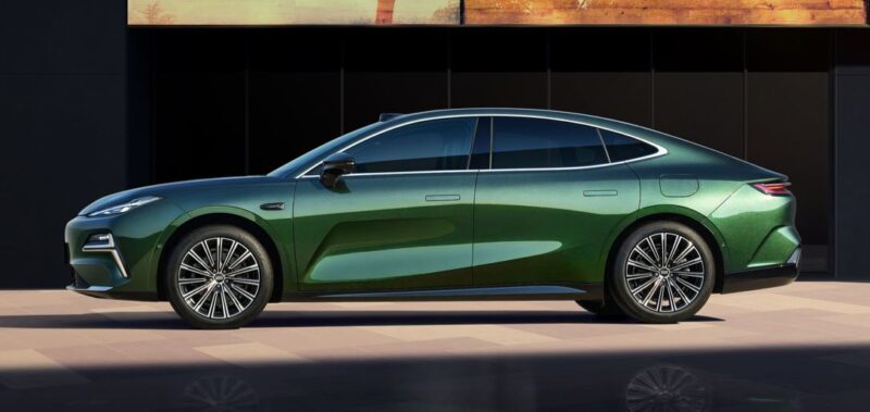 معرفی جیلی گلکسی استارشاین 8 PHEV