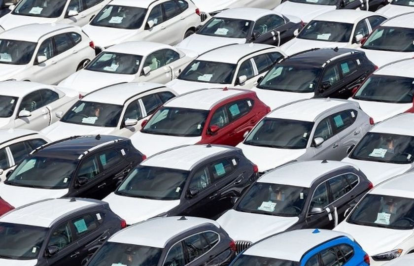 سیاست گذاری های متناقض و تصمیمات ناگهانی دولت در واردات خودرو
