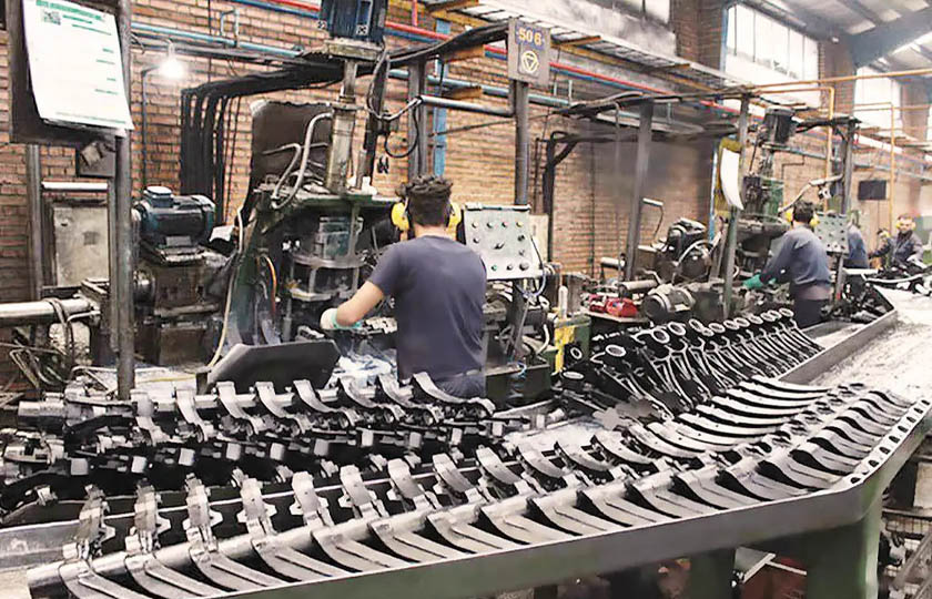 زنگ خطر برای صنعت خودروی کشور: آیا تولید در سال جدید با مشکل روبرو می‌شود؟