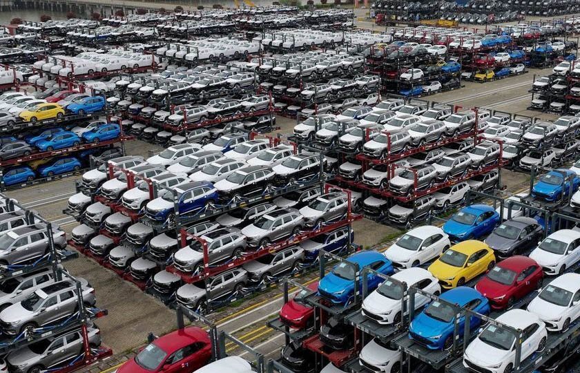 چالش‌ های واردات خودرو در سال ۱۴۰۴: ناهماهنگی یا قانون‌ شکنی؟