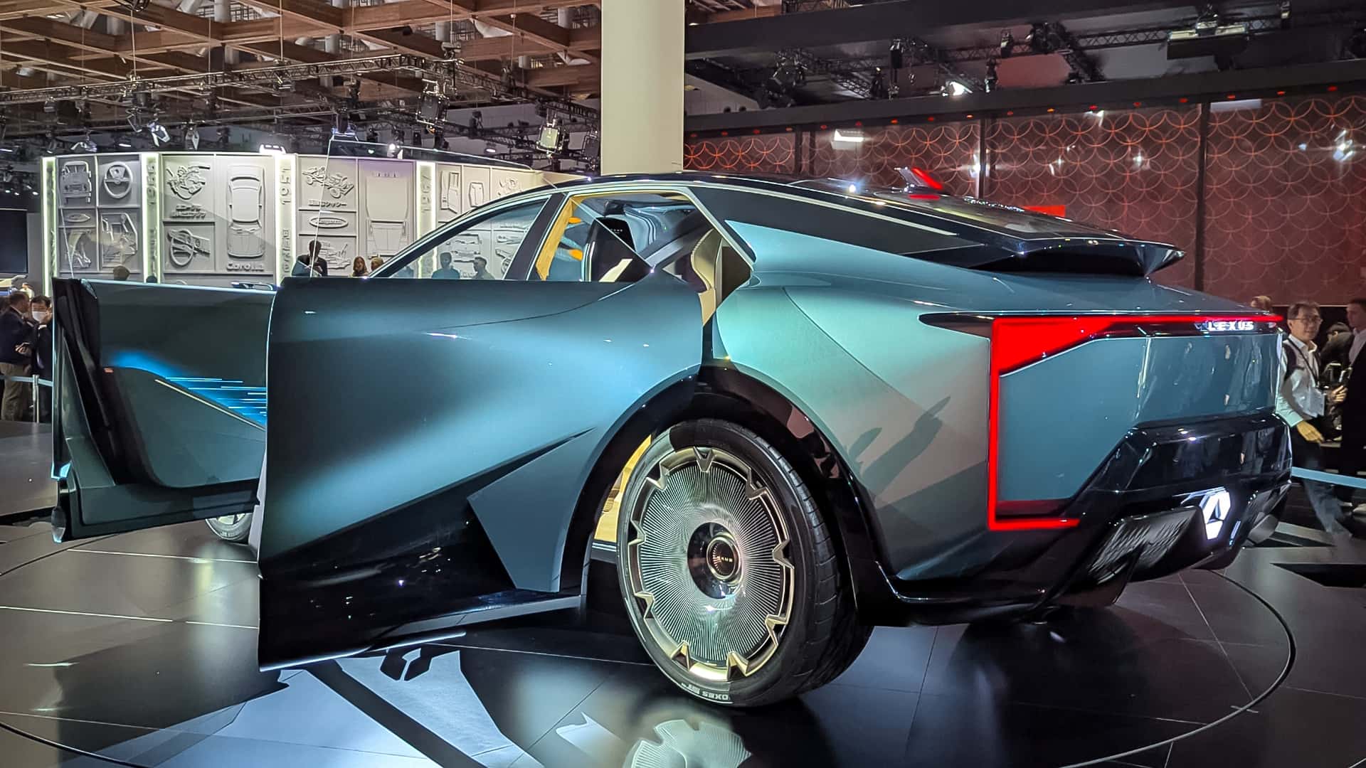 کانسپت لکسوس LS کوپه