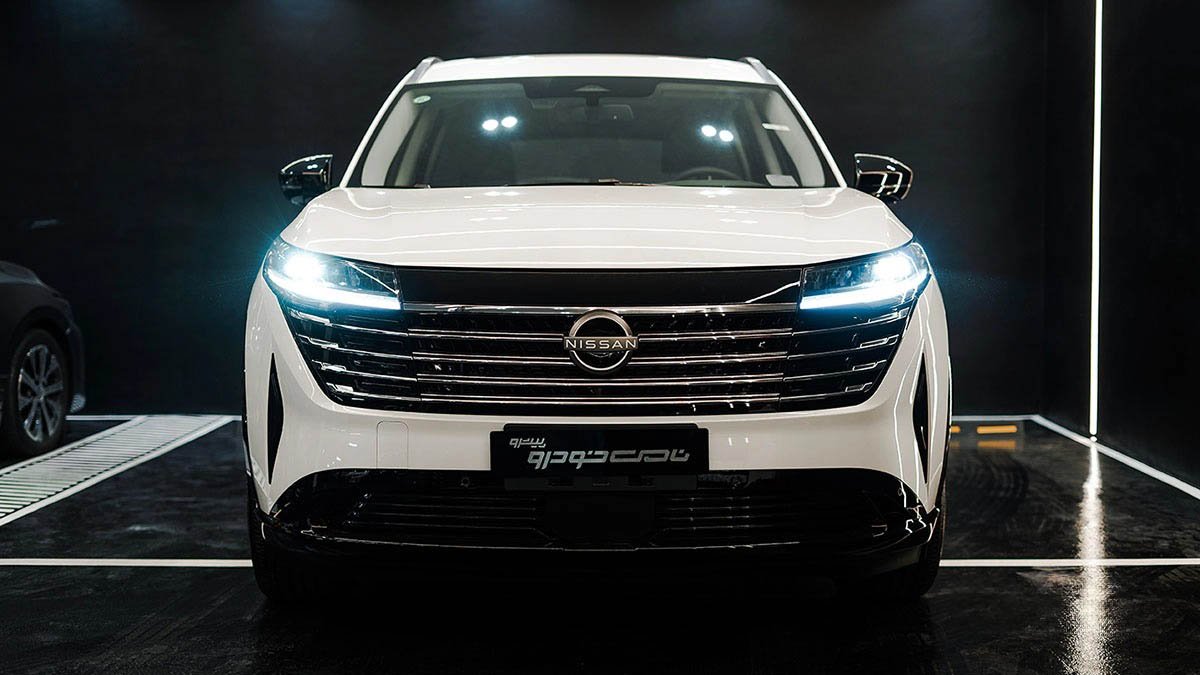 نمای جلو نیسان پت فایندر 2025