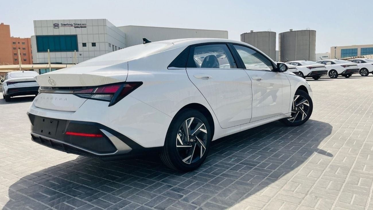 نمای عقب هیوندای النترا 2025