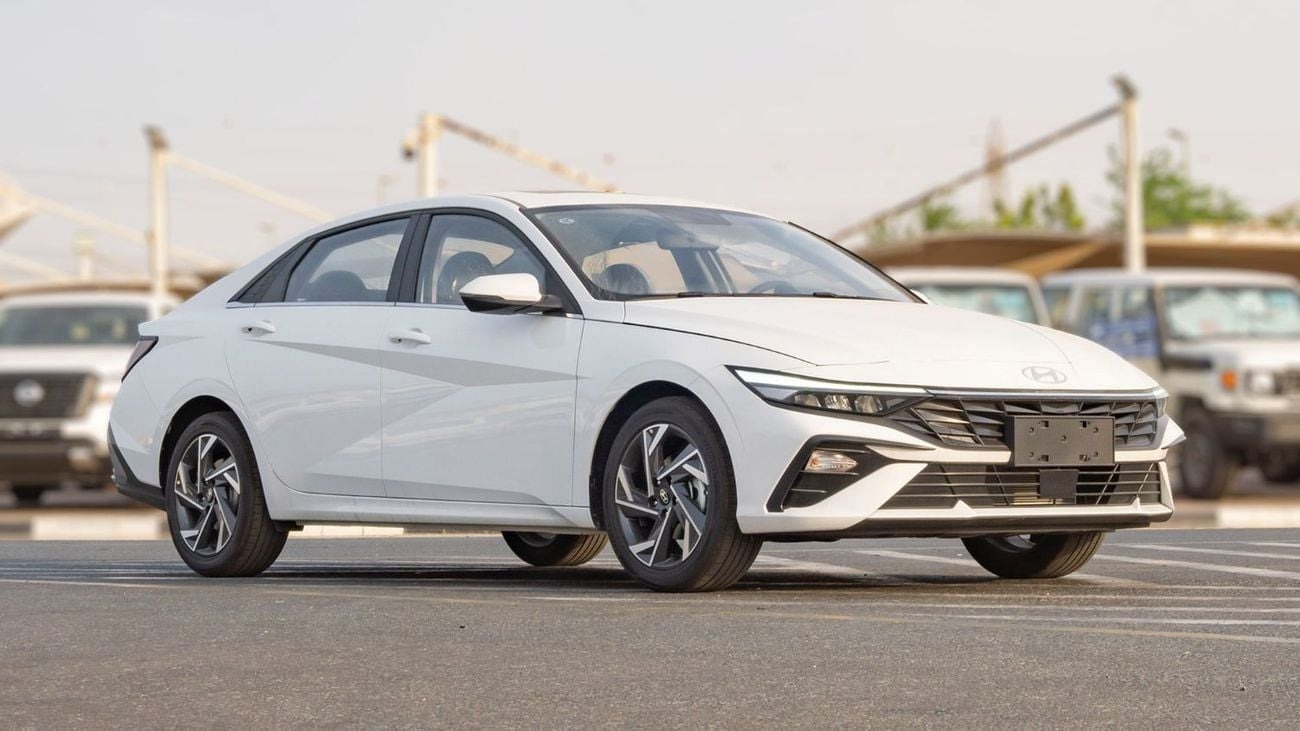 نمای جلو هیوندای النترا 2025