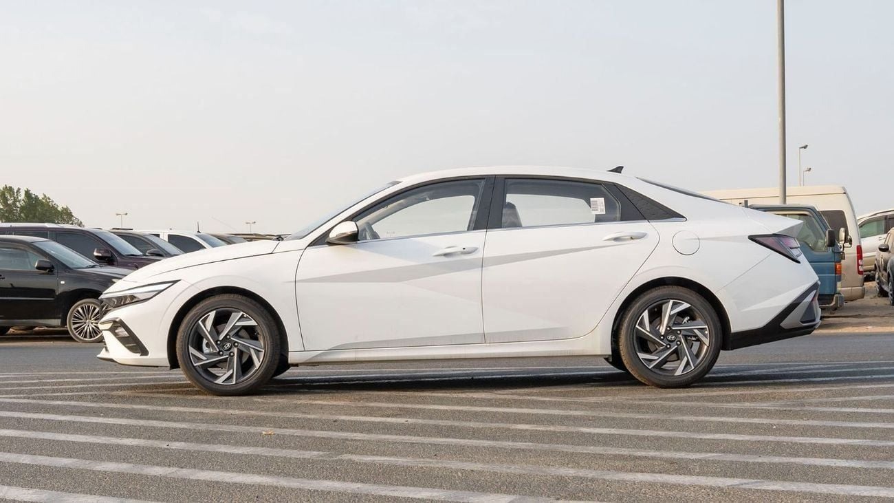 نمای جانبی هیوندای النترا 2025