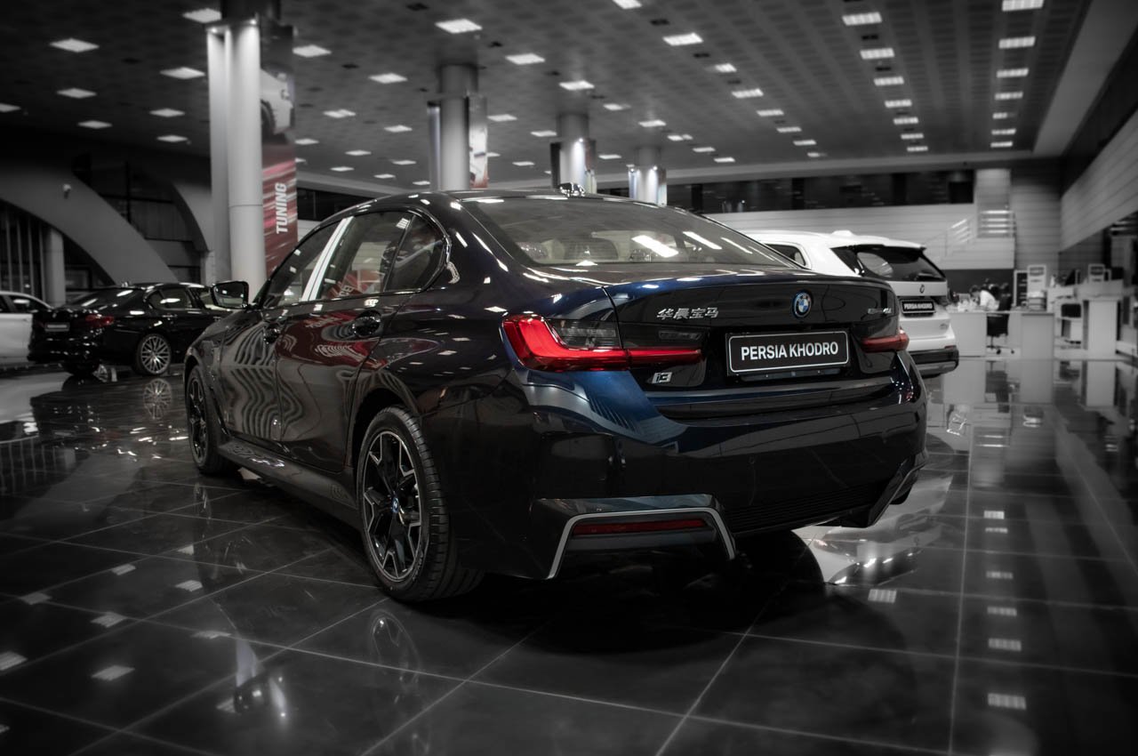 نمای عقب بی ام‌ و i3 eDrive
