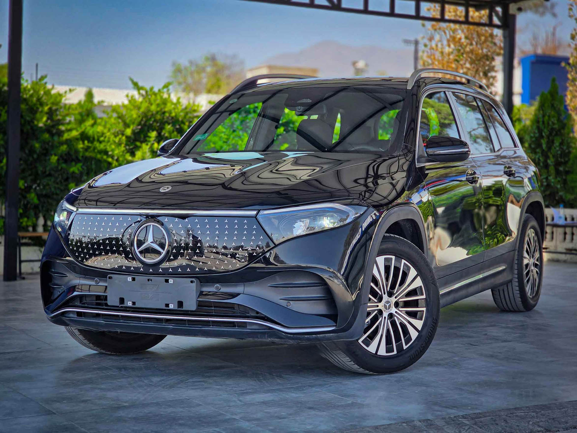 نمای جلو بنز EQB 260