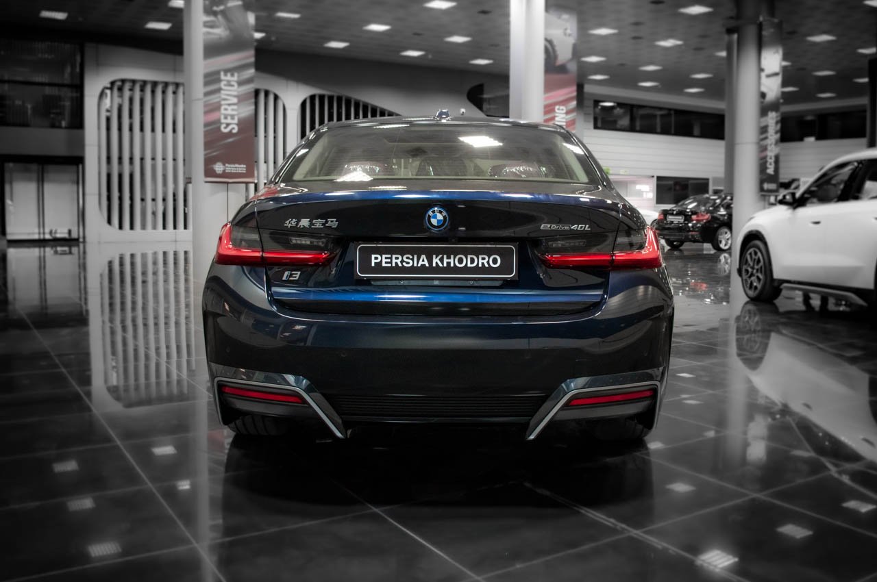 نمای عقب بی ام‌ و i3 eDrive