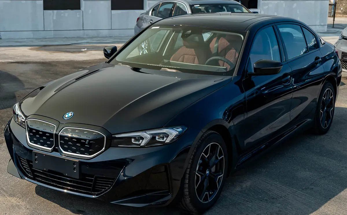 نمای جلو بی ام‌ و i3 eDrive