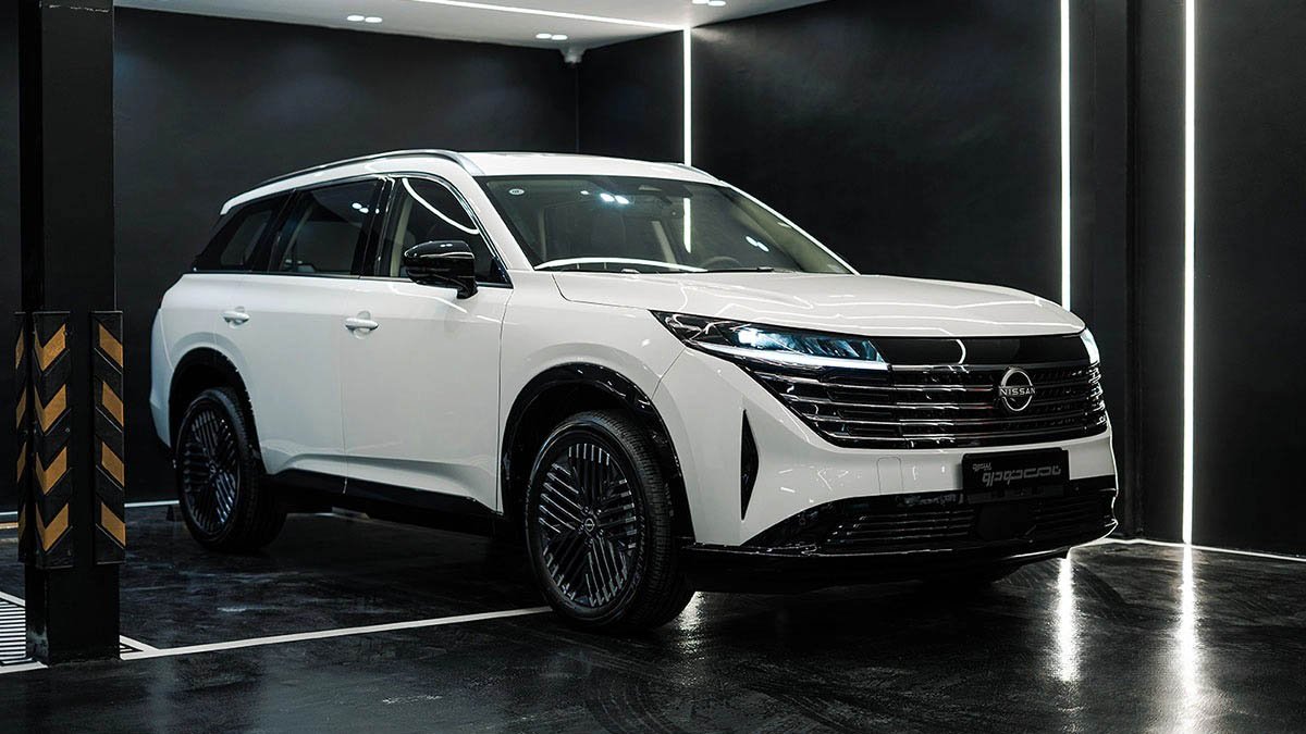 نمای جلو نیسان پت فایندر 2025