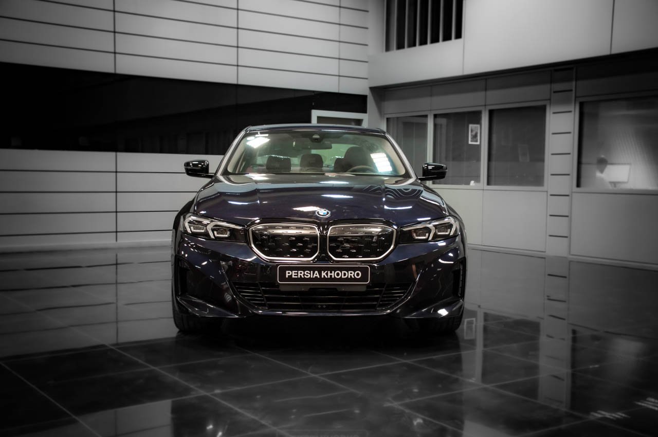 نمای جلو بی ام‌ و i3 eDrive