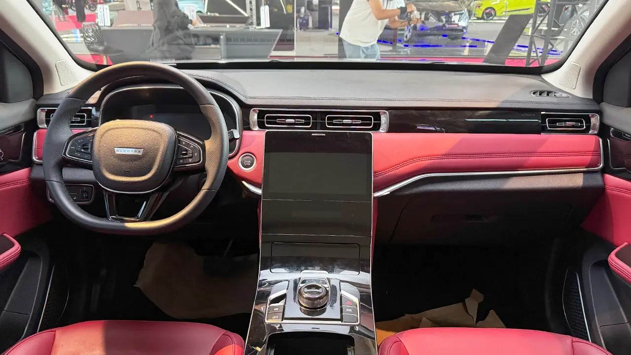 نمای داخل اونترا U75 Plus